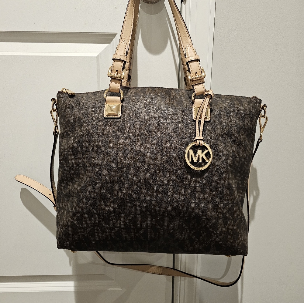 Michael Kors Jet Set Tote with strap